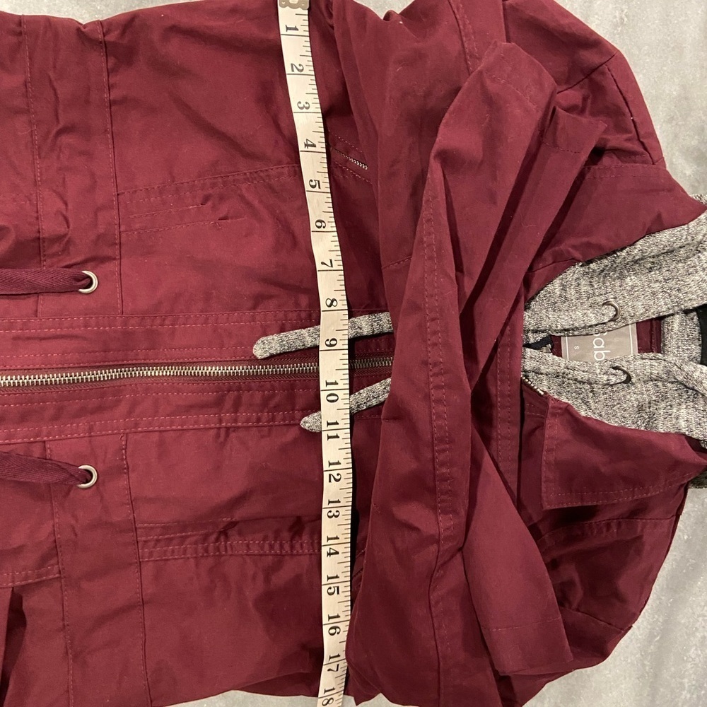 2Sable Size S Burgundy Full Zip Utility Jacket Drawstring Waist Gray Hood Anorak - Picture 12 of 13